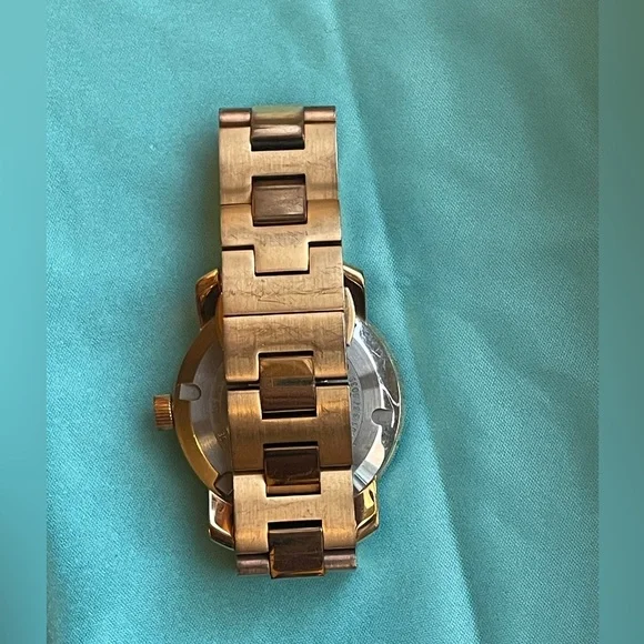 Movado bold rose gold watch - Picture 5 of 11